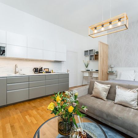 Anytime Holiday- Muzeum Apartments Praag Buitenkant foto